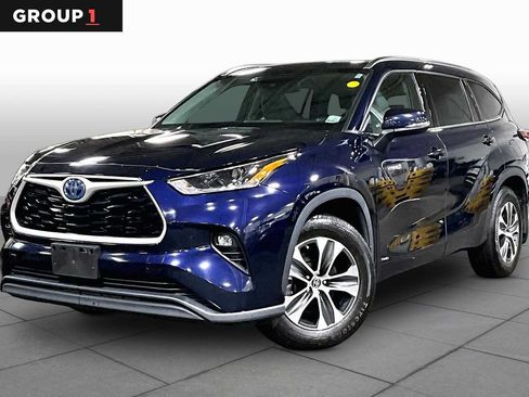 Used 2021 Toyota Highlander XLE AWD/4WD image 1