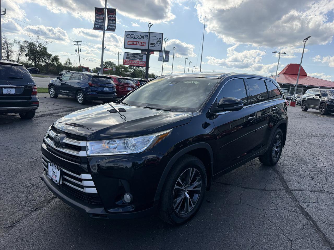 Used 2017 Toyota Highlander Plus AWD/4WD image 3