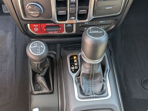 Certified 2024 Jeep Gladiator Sport AWD/4WD image 21