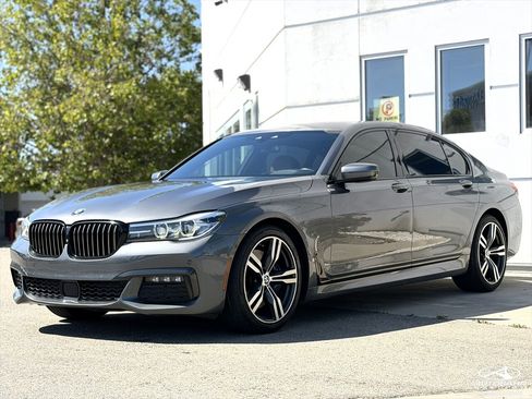 Used 2019 BMW 740i w/ Executive Package RWD image 4