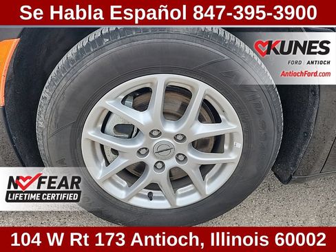 Used 2025 Chrysler Pacifica Select FWD image 21
