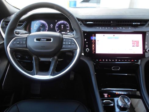 New 2026 Jeep Grand Cherokee L Limited AWD/4WD image 4