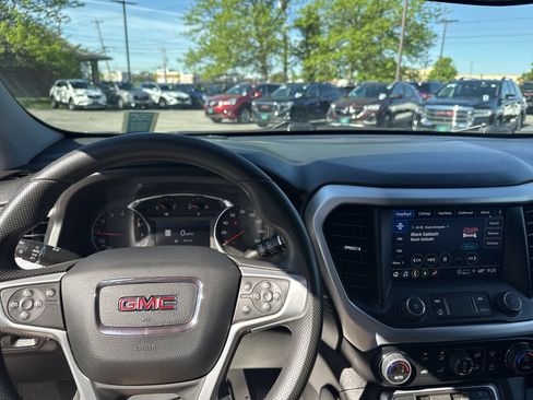 Used 2023 GMC Acadia SLE w/ Driver Convenience Package AWD/4WD image 4