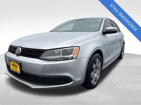 Used 2011 Volkswagen Jetta SE image 3