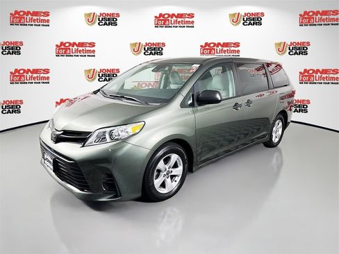 Certified 2020 Toyota Sienna L image 12