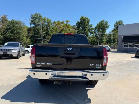 Used 2017 Nissan Frontier SV w/ SV Value Truck Package AWD/4WD image 5