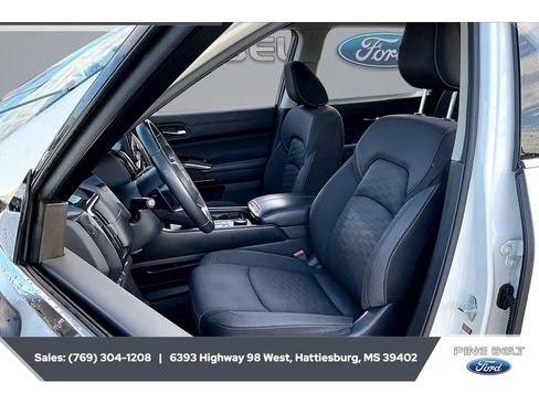 Used 2022 Nissan Pathfinder SV w/ SV Premium Package AWD/4WD image 17