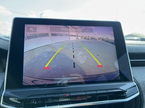 Used 2024 Jeep Compass Latitude image 40