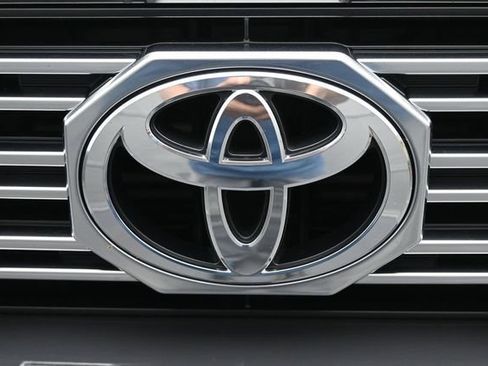 Used 2025 Toyota 4Runner Limited AWD/4WD image 29