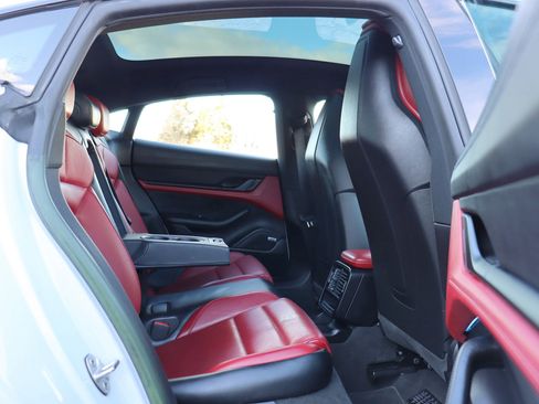 Used 2023 Porsche Taycan image 17