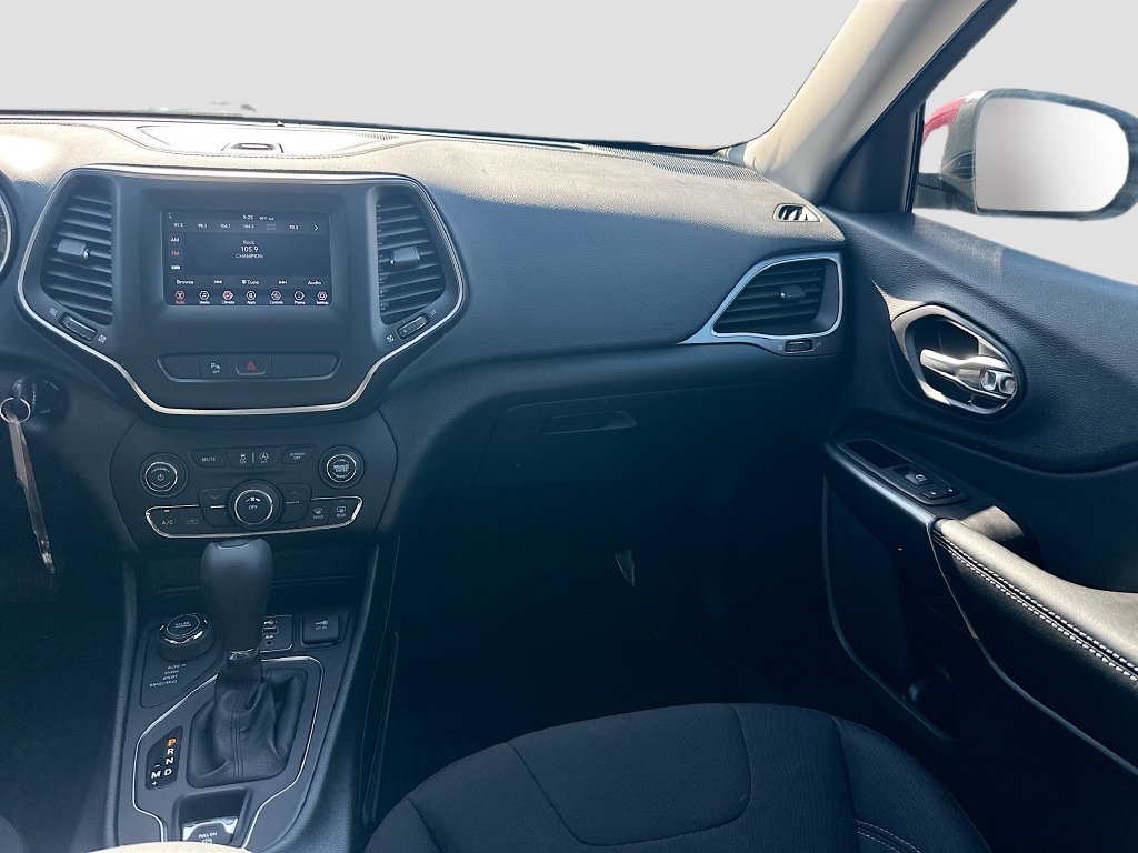 Used 2020 Jeep Cherokee Latitude w/ Cold Weather Group AWD/4WD image 22