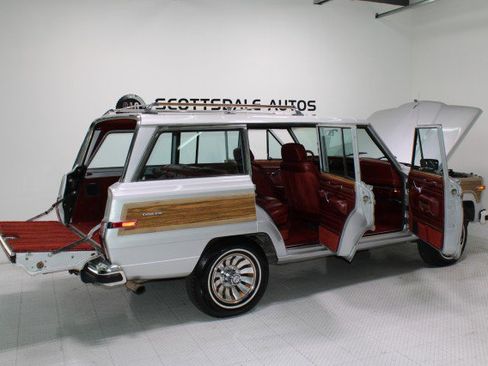 Used 1986 Jeep Grand Wagoneer image 17