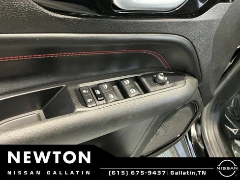 Used 2022 Jeep Compass Trailhawk w/ Trailhawk Convenience Group AWD/4WD image 38