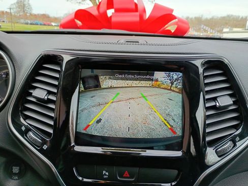 Used 2019 Jeep Cherokee Limited image 25