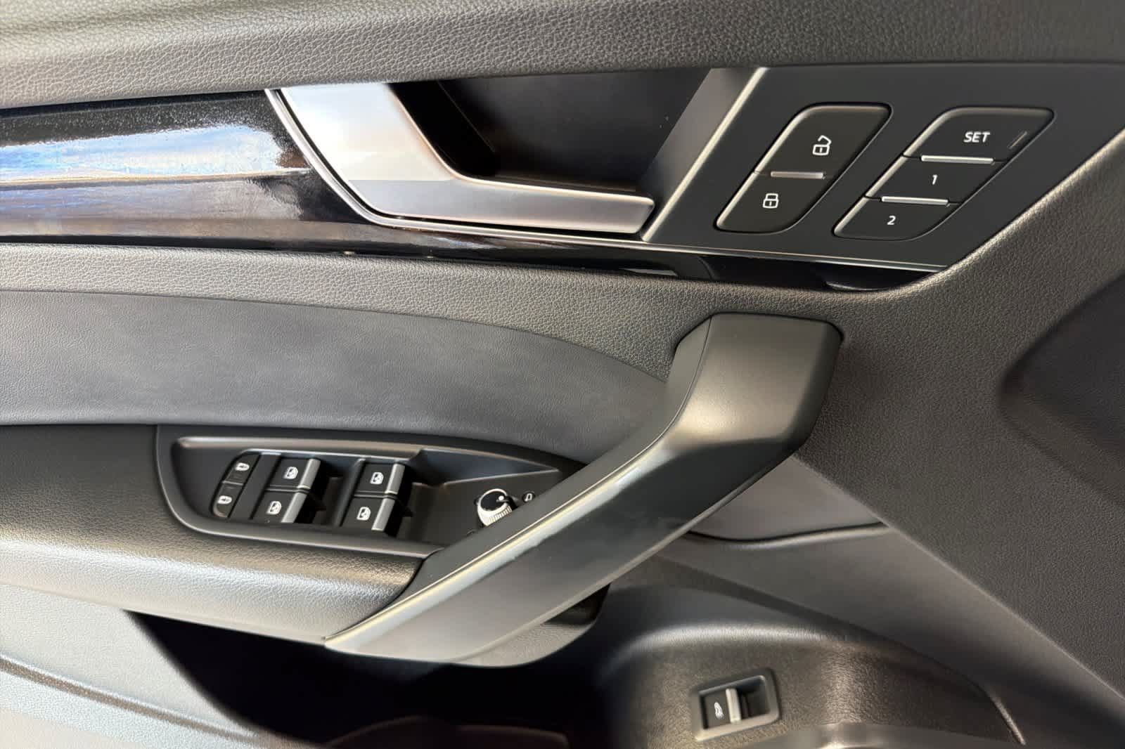 Used 2023 Audi Q5 2.0T Premium w/ Convenience Package AWD/4WD image 12