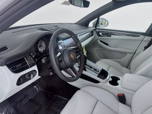 New 2025 Porsche Macan S image 4