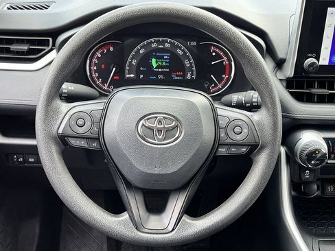 Used 2025 Toyota RAV4 XLE FWD image 19