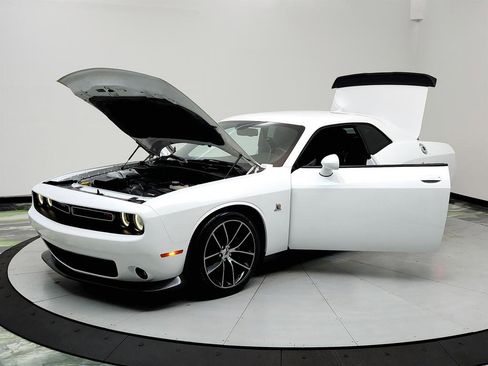 Used 2018 Dodge Challenger R/T Scat Pack image 9