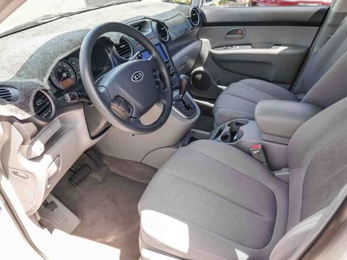 Used 2007 Kia Rondo LX image 16