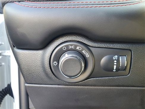 Used 2024 Dodge Durango GT image 28