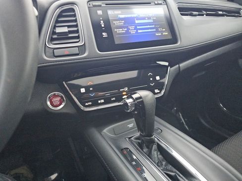 Used 2017 Honda HR-V EX image 37