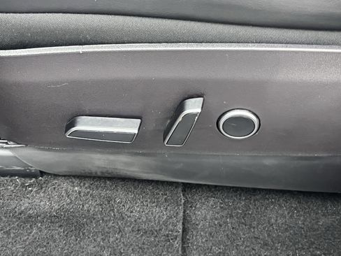 Used 2021 Tesla Model Y Long Range AWD/4WD image 30