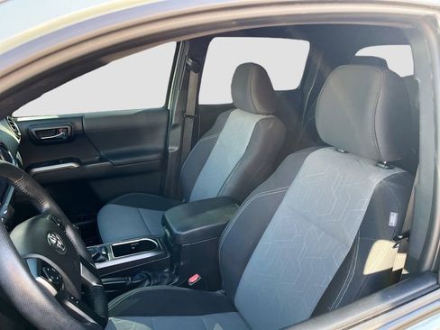 Used 2023 Toyota Tacoma TRD Sport w/ Technology Package image 19