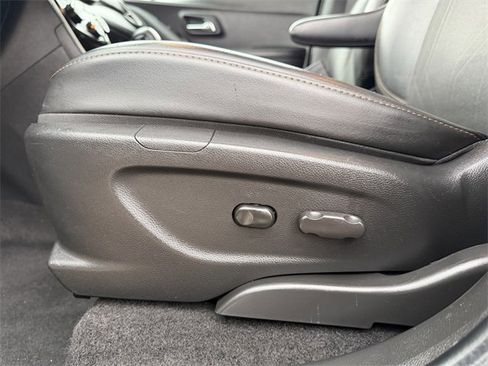 Used 2022 Chevrolet Trax LT w/ Redline Edition image 14