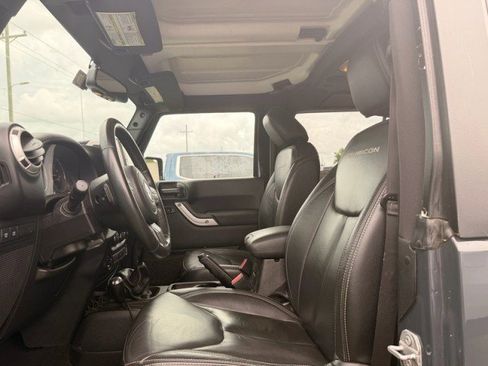 Used 2017 Jeep Wrangler Rubicon w/ Power Convenience Group AWD/4WD image 4