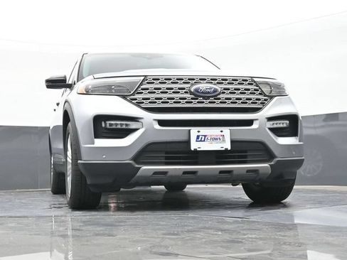 Used 2022 Ford Explorer Limited w/ Equipment Group 301A AWD/4WD image 57