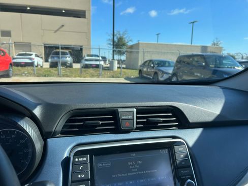 Used 2025 Nissan Versa SV image 17