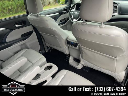 Used 2014 Toyota Highlander XLE image 28