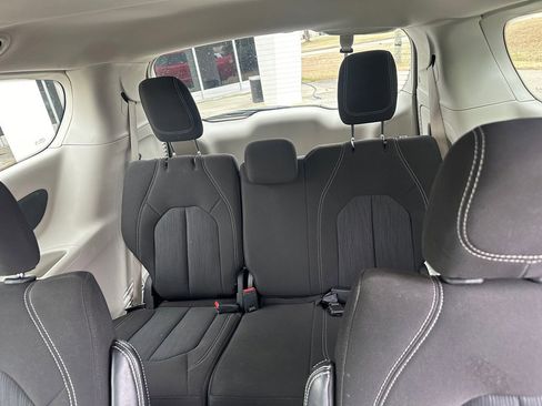 Used 2023 Chrysler Voyager LX image 21