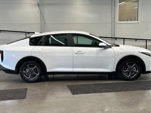 New 2026 Kia K4 LXS FWD image 2