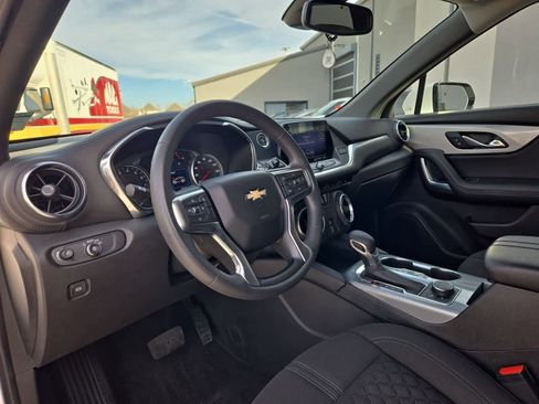 Used 2021 Chevrolet Blazer LT image 2
