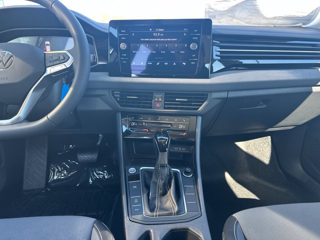 New 2027 Volkswagen Jetta SE FWD image 17