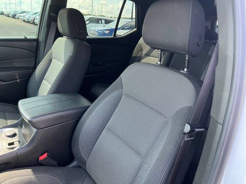 Used 2023 Chevrolet Traverse LT FWD image 12