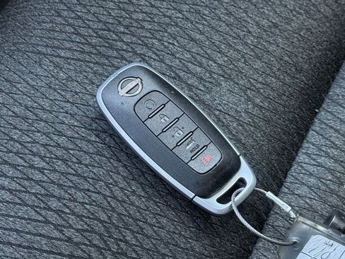 Used 2025 Nissan Rogue SV FWD image 23