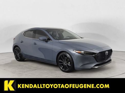 Used 2019 MAZDA MAZDA3 Hatchback w/ Premium Package FWD image 3