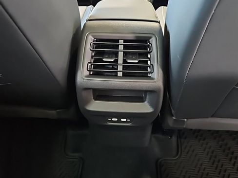 New 2026 Volkswagen Tiguan SE R-Line image 18