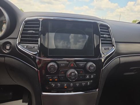 Used 2020 Jeep Grand Cherokee Limited AWD/4WD image 18