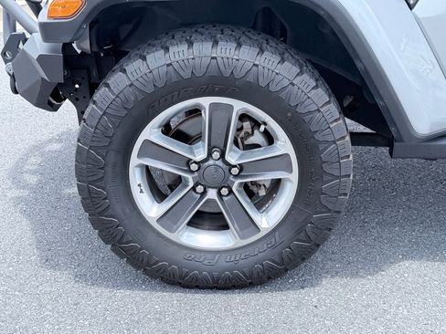 Used 2020 Jeep Wrangler Unlimited Sahara AWD/4WD image 37