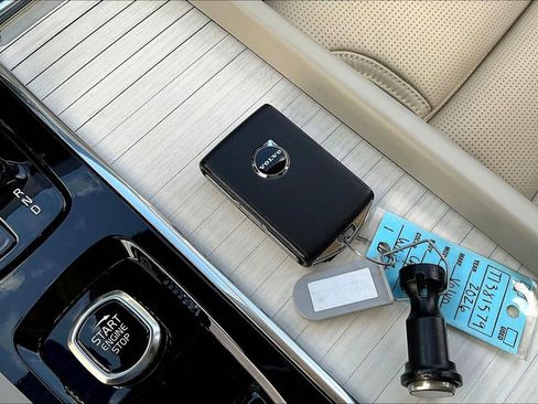 Used 2026 Volvo XC60 B5 Ultra w/ Protection Package Premier image 33