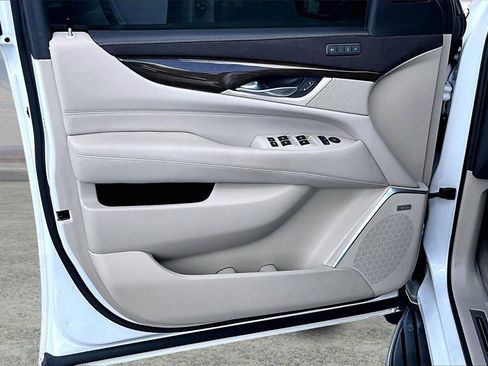Used 2018 Cadillac Escalade Luxury image 20