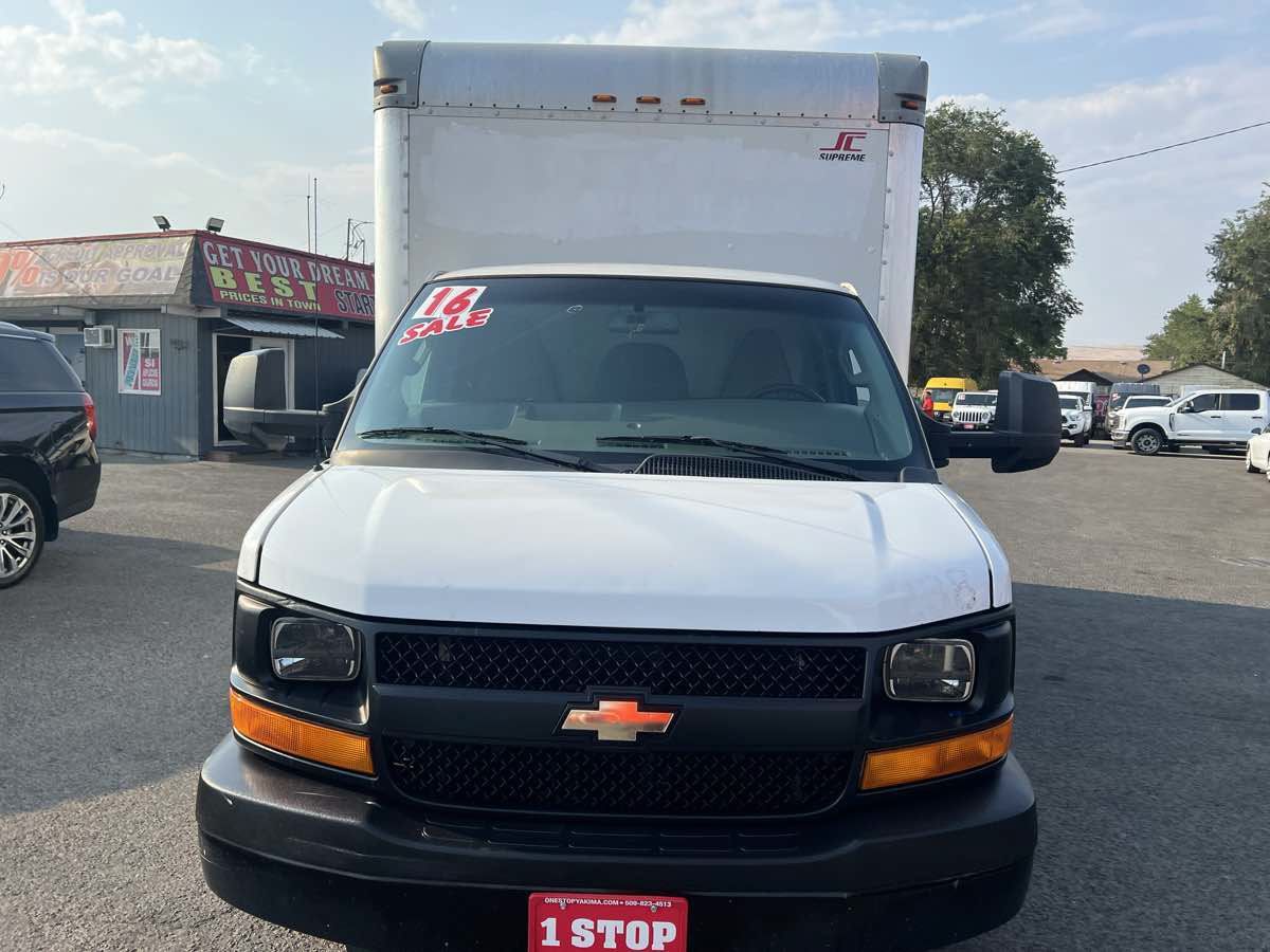 Used 2016 Chevrolet Express 3500 Extended RWD image 2