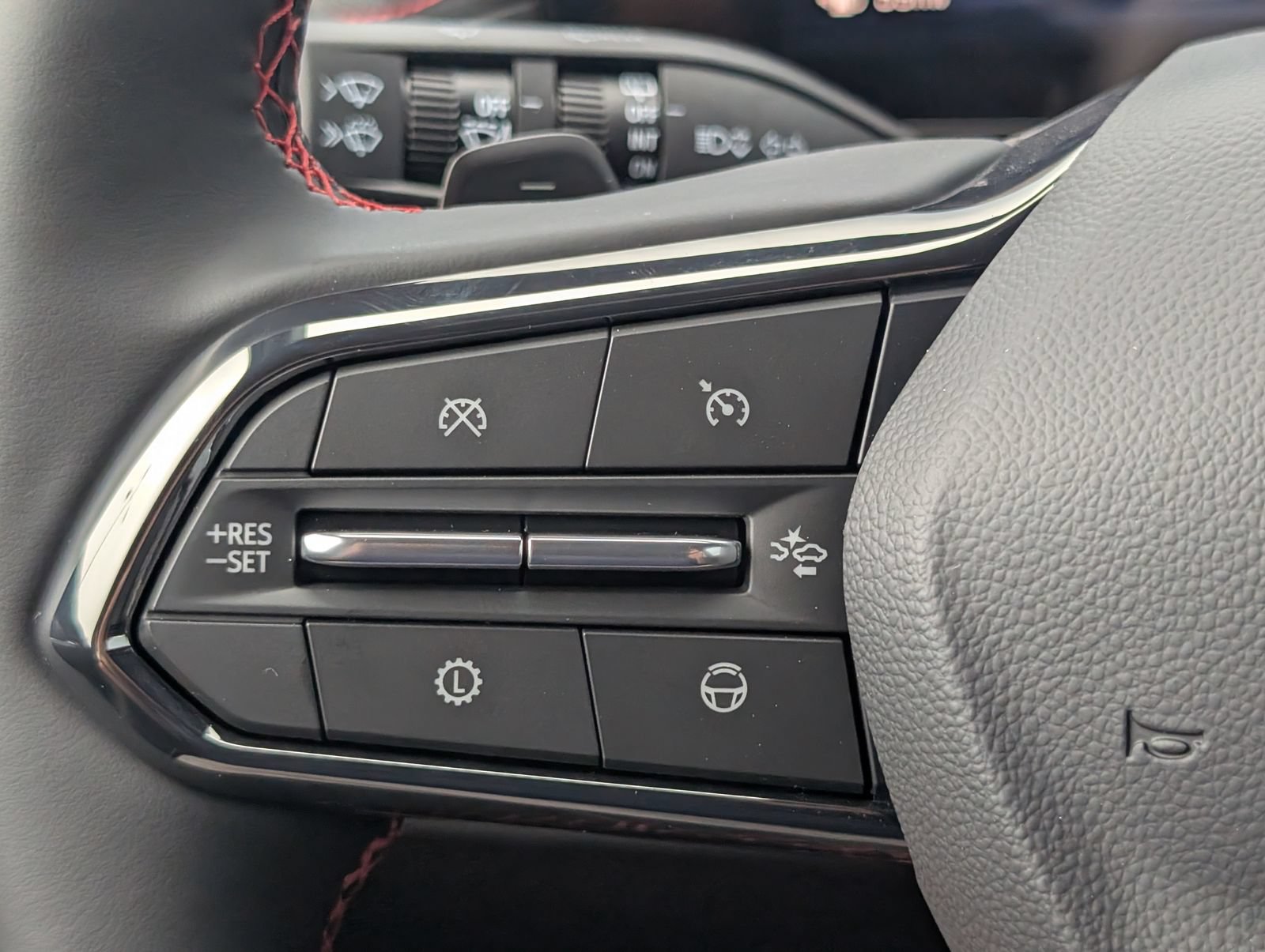 New 2027 Chevrolet Traverse RS w/ LPO, Assistance Package FWD image 16