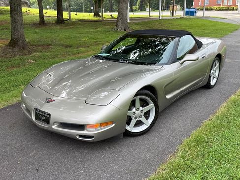 Used 1999 Chevrolet Corvette Convertible w/ Memory Pkg RWD image 3