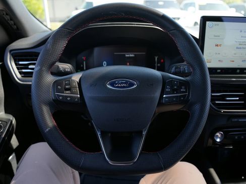 Used 2023 Ford Escape ST-Line FWD image 12