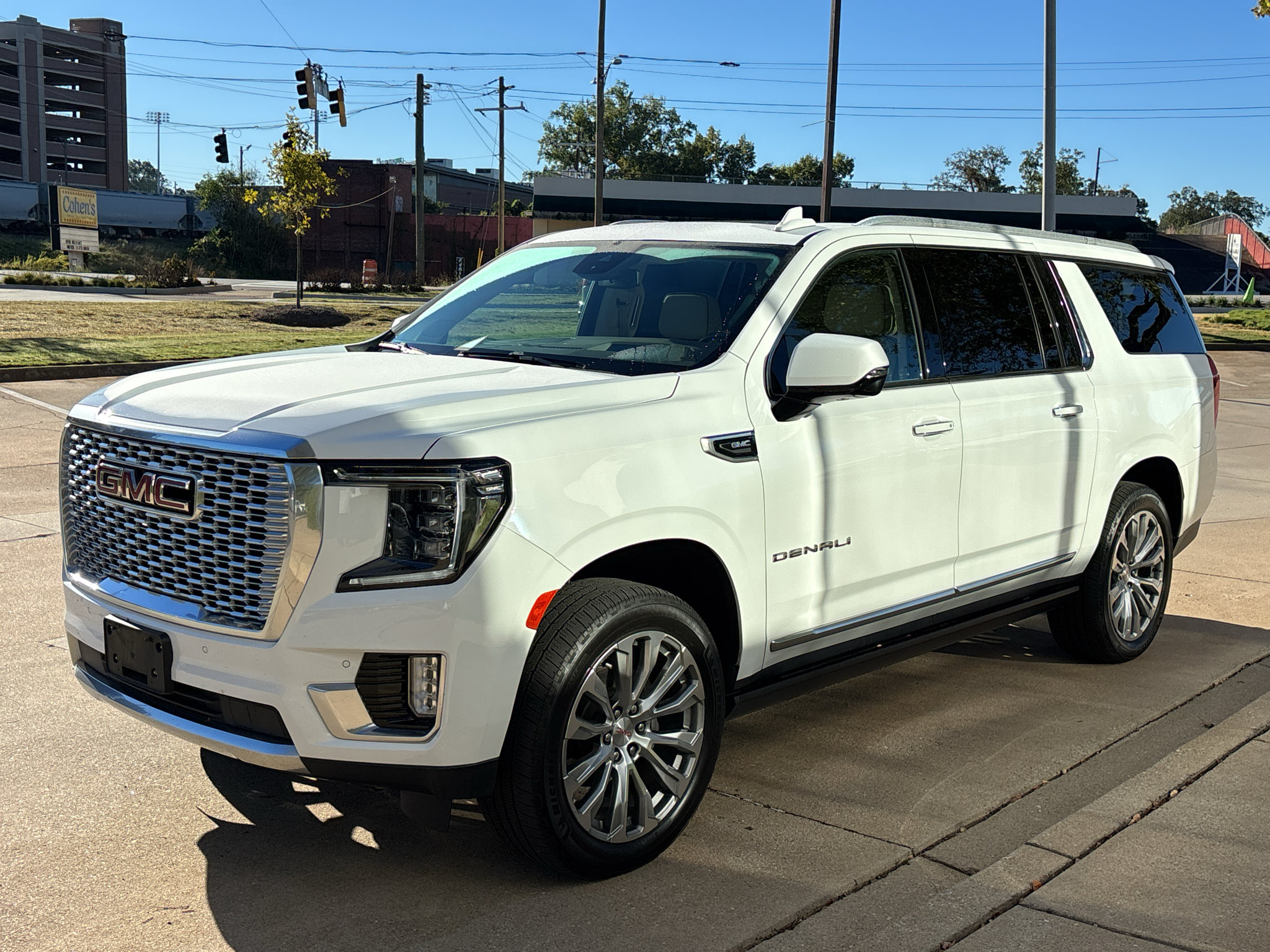Used 2023 GMC Yukon XL Denali w/ Max Trailering Package AWD/4WD image 4