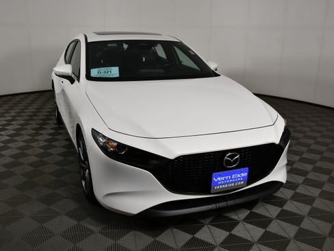 Used 2024 MAZDA MAZDA3 s FWD image 3
